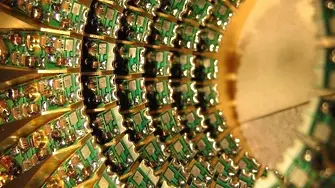 Австралийци твърдят, че са проектирали нов вид квантов компютър
