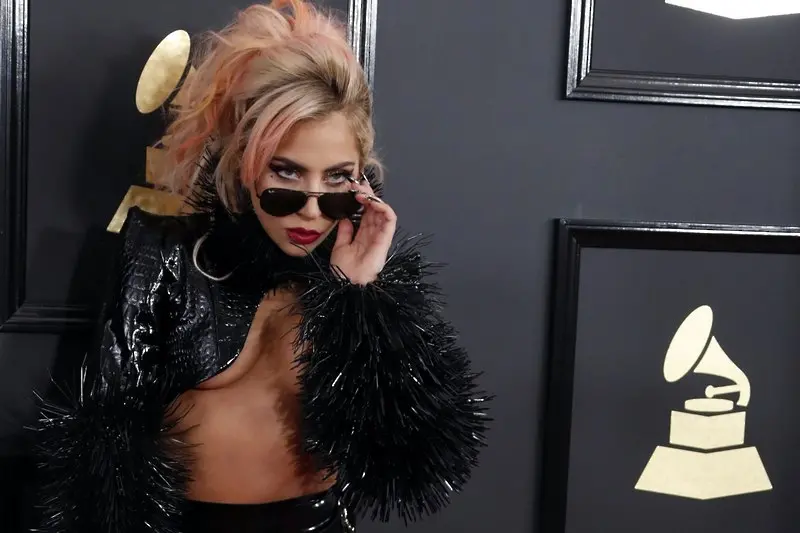 Защо Лейди Гага отменя европейското си турне?