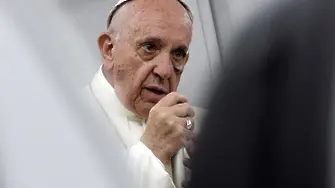 Папата стъпва на дипломатическо минно поле