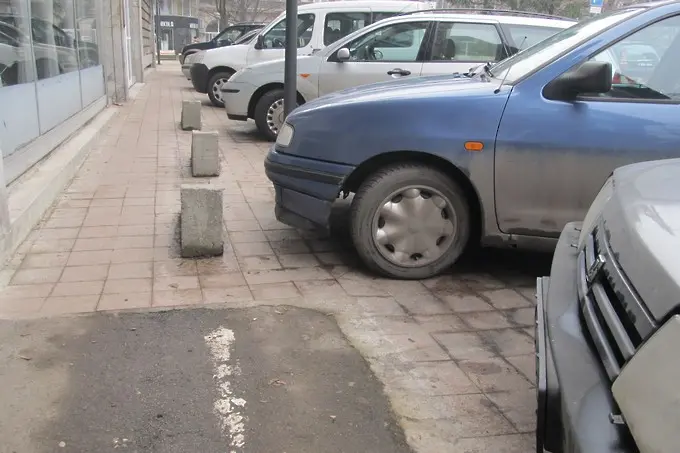 От „Оборище“ искат въвеждане на 24-часова платена зона за паркиране