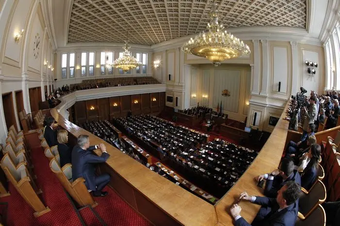 Парламентът бави избора на членове на ВСС - търси се мнозинство