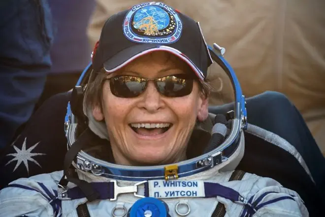 Астронавтка се върна от космоса с редица рекорди