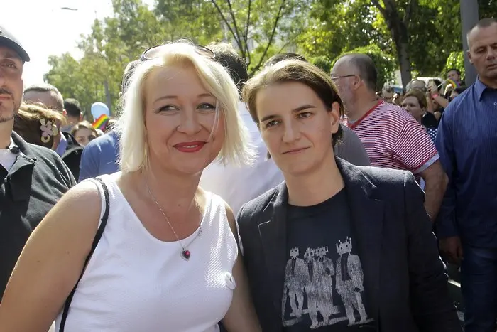 Премиерката на Сърбия участва в гей прайда в Белград