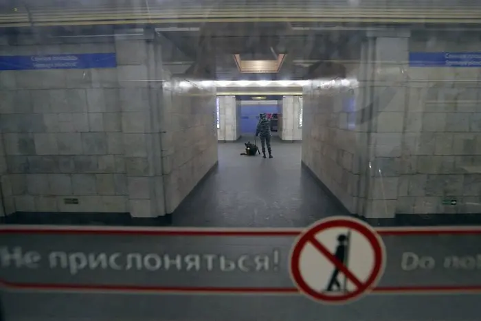 Евакуират гари, летища и училища в цяла Русия