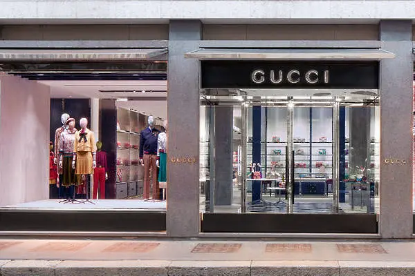 Gucci изхвърля от колекциите си животинските кожи