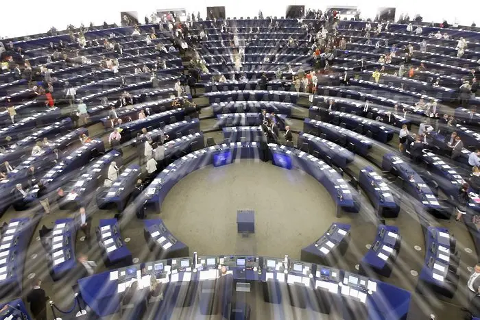 В Европарламента: 1 500 страници оплаквания от асистенти, че депутатът им ги тормози