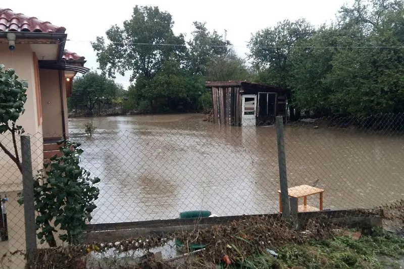 Официално: жертвите от наводнението в Бургаско засега са три