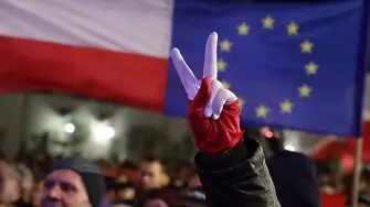 Протестиращи залашиха евродепутати в Полша със смърт