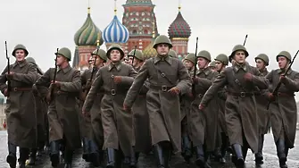 Русия отбеляза 100 г. от болшевишкия преврат с парад. Ама по друг повод