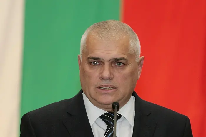 Вътрешният министър: Всеки български гражданин може да снима оградата - с разрешение