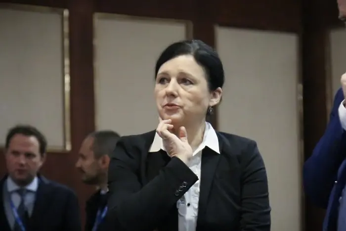 Еврокомисарката Йоурова се усъмни в прокуратурата ни