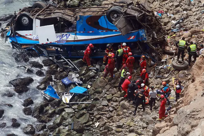 Дяволската дъга в Перу взе 48 жертви (СНИМКИ)