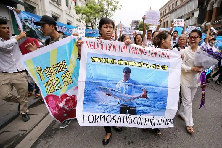 Във Виетнам осъдиха на 7 години затвор блогър, информирал за еко катастрофа