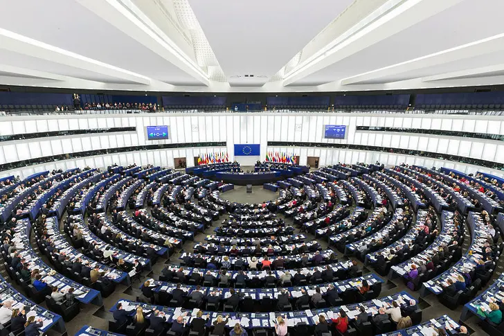Европарламентът одобри €1 млрд. финансова помощ за Украйна 