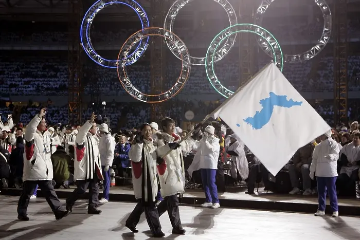 Двете Кореи под общ флаг на откриването на олимпиадата