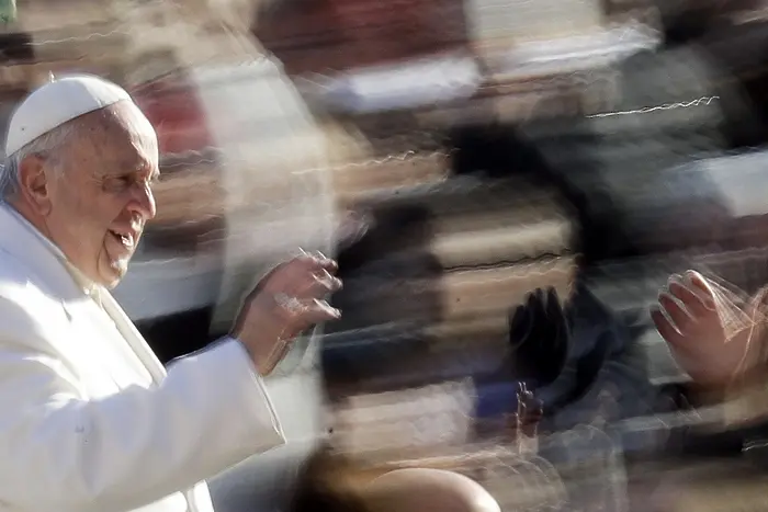 Папата: Пазете се от змийските тактики на фалшивите новини
