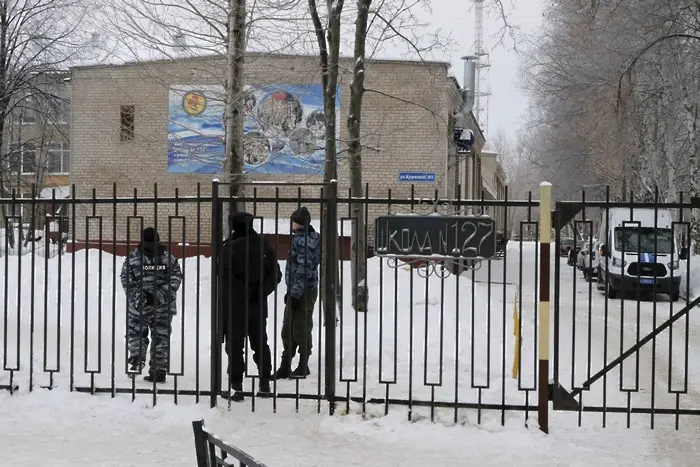 15 ранени при бой с ножове в руско училище (ВИДЕО)