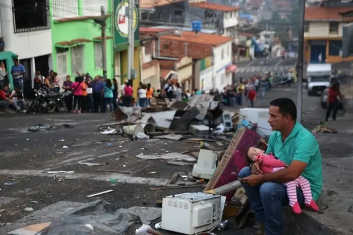 Венецуела изпрати хуманитарна помощ в Куба