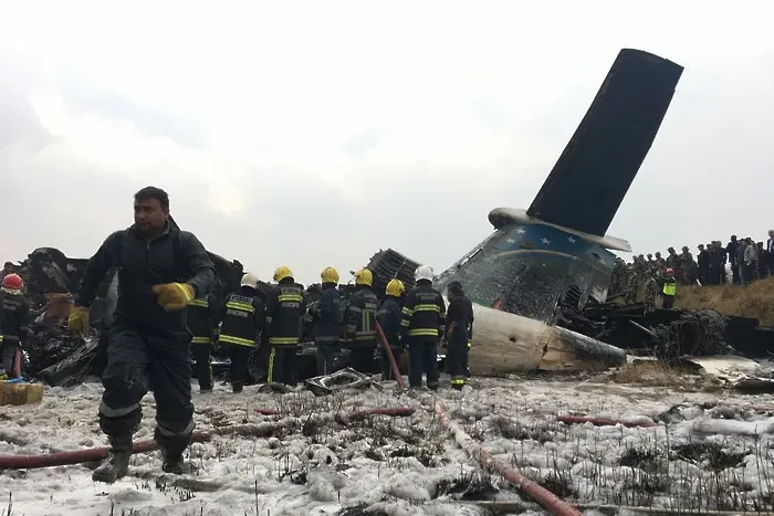 Поне 50 души загинаха в авиокатастрофа в Непал