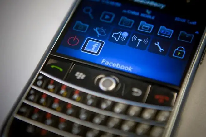BlackBerry съди Facebook за патенти
