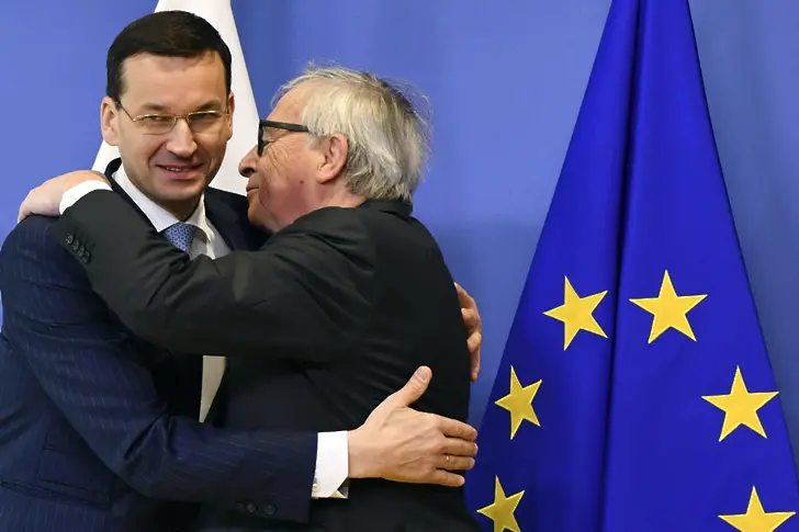 Кабинетът в Полша: Заплахите на ЕК засилват евроскептицизма