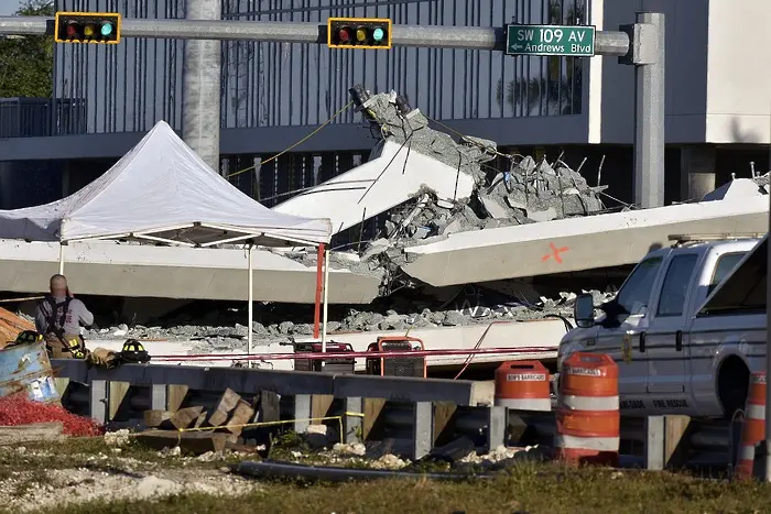 Чисто нов мост се срути върху магистрала във Флорида