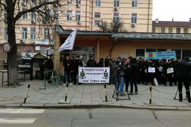 Надзирателите отново на протест. Утре тръгват към София