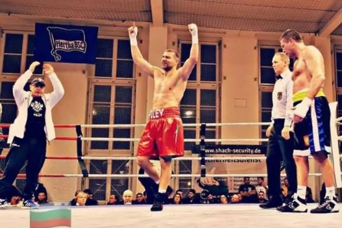 Тервел Пулев спечели най-трудната си победа на профи ринга
