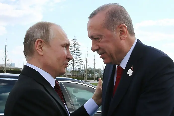 Путин и Ердоган се срещат в Африка. Обсъждат 
