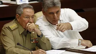 Раул Кастро слиза с единия крак от властта