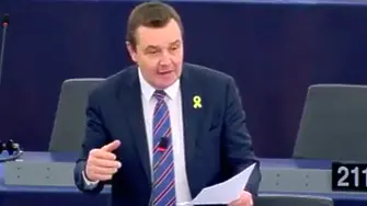 Разследван белгийски евродепутат е открит в безсъзнание