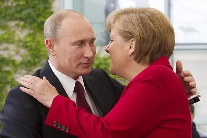 Меркел и Путин разговаряли за Сирия и 