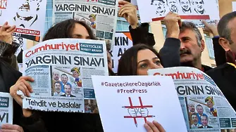 14 журналисти осъдени на затвор в Турция