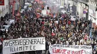 Арести и пострадали във Франция при антиправителствени протести