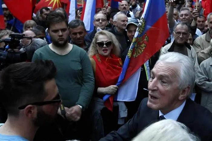Руският посланик в Скопие на митинг, обиждащ Заев