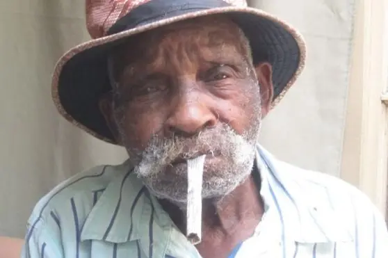 Той е на 114 години и иска да спре пушенето