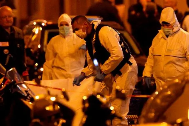 Кървав атентат с нож в Париж - 1 убит и 4-ма ранени (ВИДЕО)