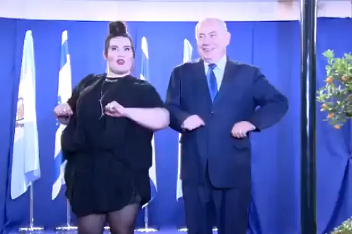 „Пилешкият“ танц на Нетаняху с победителката от „Евровизия“ (ВИДЕО)