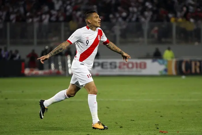 Съперници лобират пред ФИФА за помилване на капитана на Перу