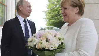 Меркел знае, че Путин я лъже, но търси диалог и компромиси