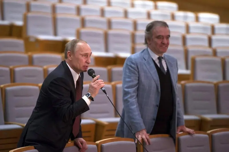 Диригентът звезда Валерий Гергиев не се отказва от възхвалите си на Путин
