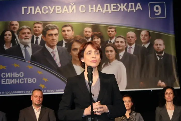 Партията на Надежда Нейнски се разпусна, зове другите десни за същото
