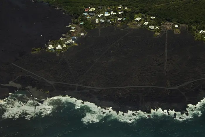 Вулканът в Хавай пак изригна и вкара квартал на 800 м в океана