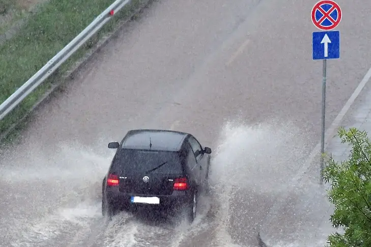 40 л на квадратен метър в Пловдив - наводнени са две болници