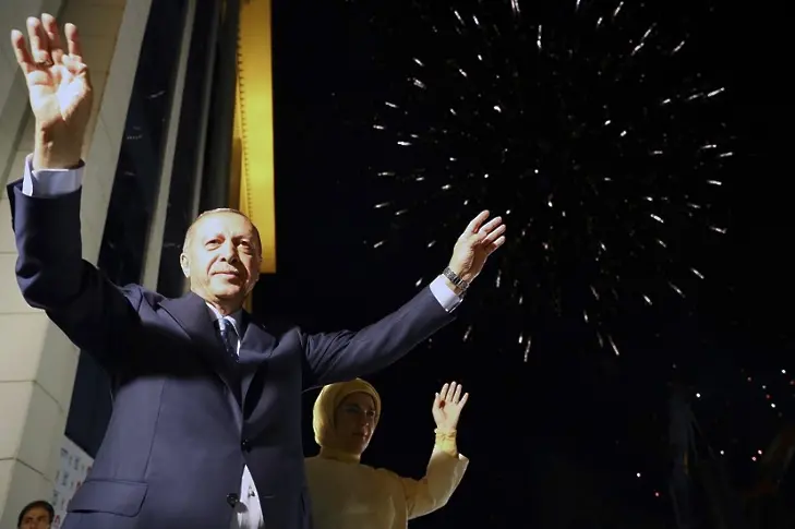 При над 99% отворени бюлетини: Ердоган печели с 52,55%