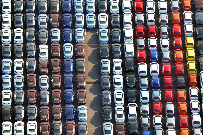 ЕП: емисиите CO2 от нови автомобили трябва да намалеят с 40 процента