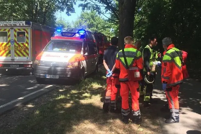 14 ранени при нападение с нож в автобус в Германия