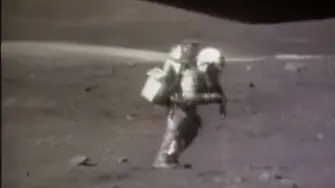 Смешно: как астронавтите падат на Луната (ВИДЕО)