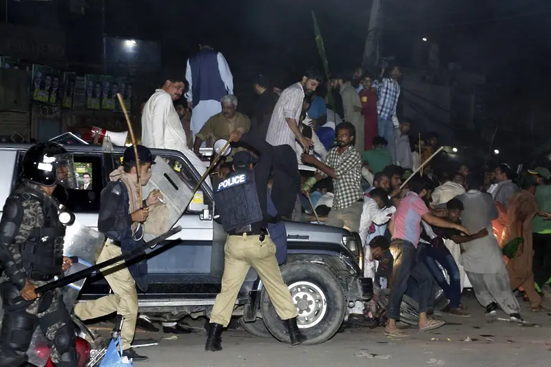Най-малко 128 са жертвите от атентат в Пакистан