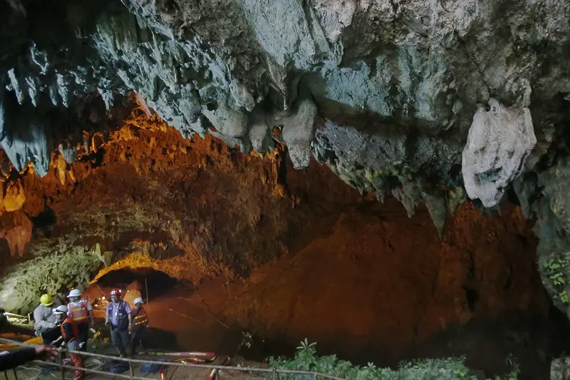 Капеща вода и снакс спасили децата в пещерата